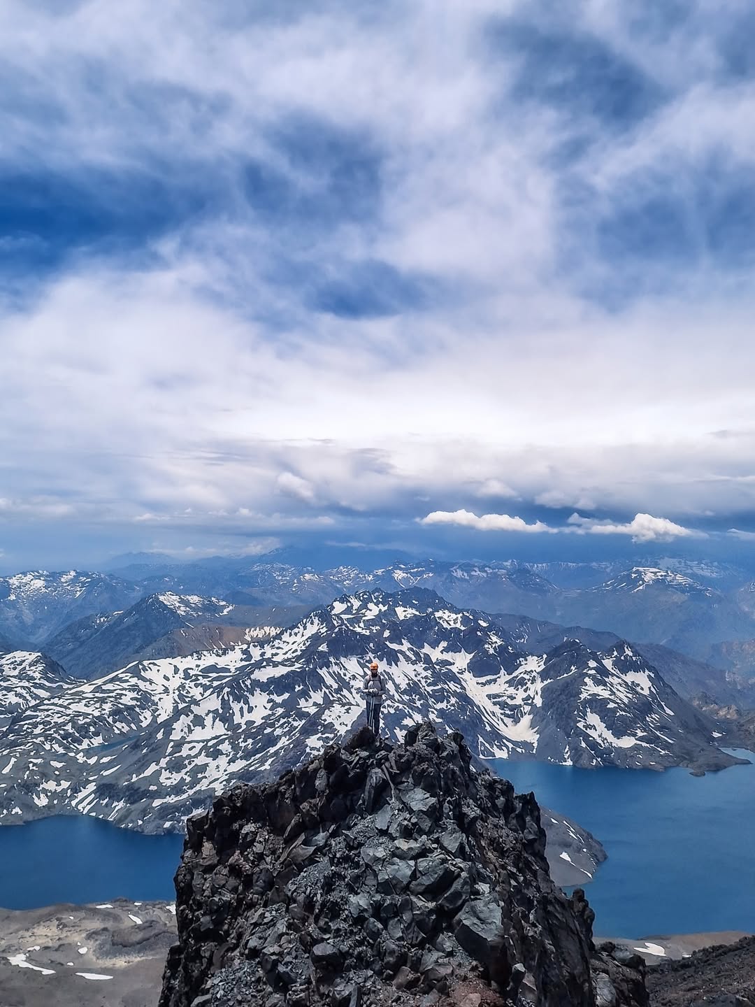 Postales que enamoran: así es la vista desde el Volcán Planchón, a 3.977 msnm